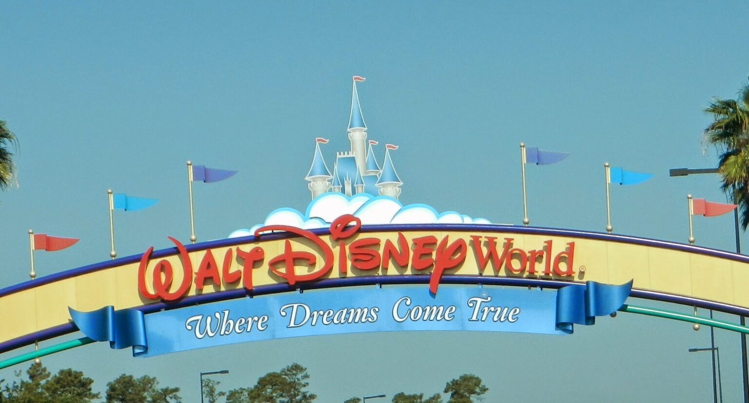 As lindas imagens das placas e fachadas da Disney